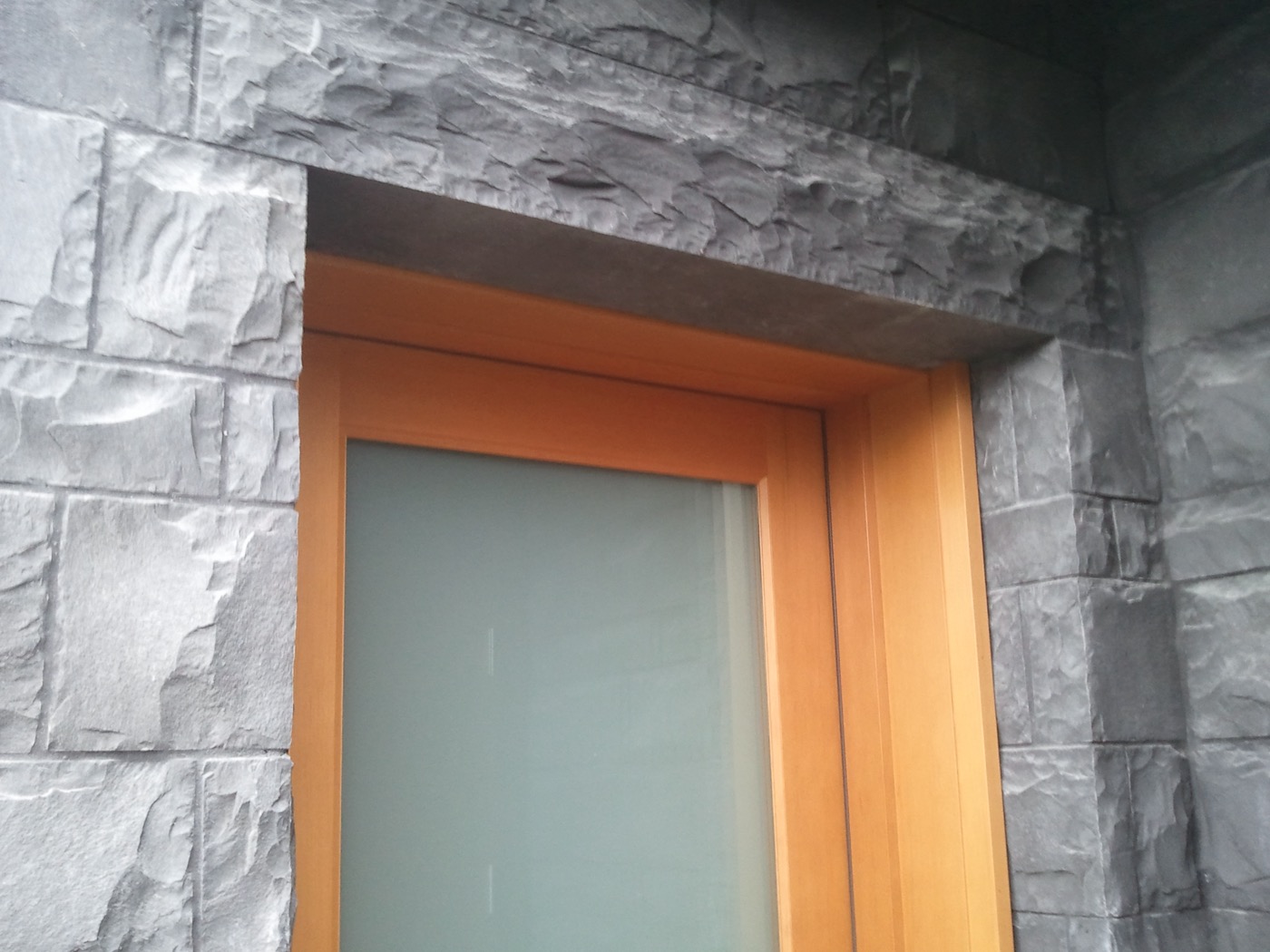 Genuine stone lintel